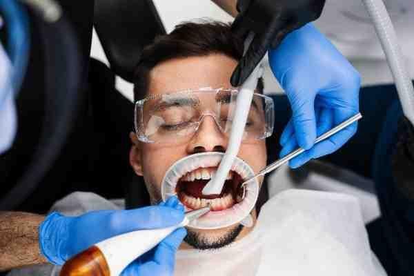 emergency dentist in Pontypridd
